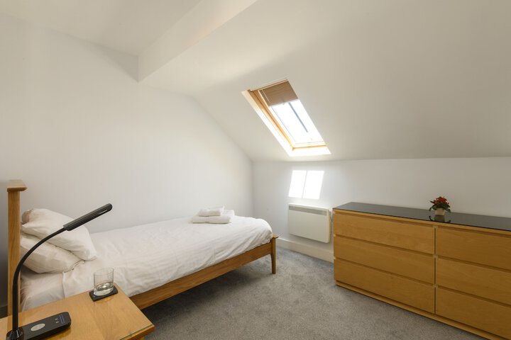 Room 10 of 68