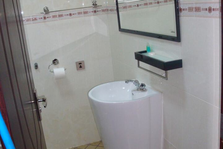 Room 15 of 38