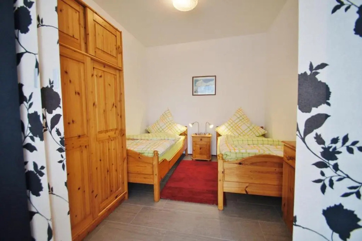 Room 6 of 13