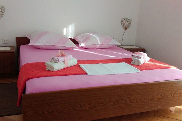 Room 5 of 15