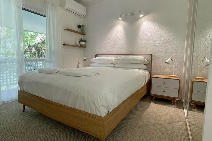 Room 12 of 76