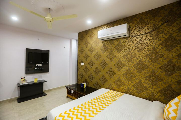 Room 15 of 30