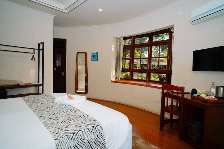 Room 13 of 65