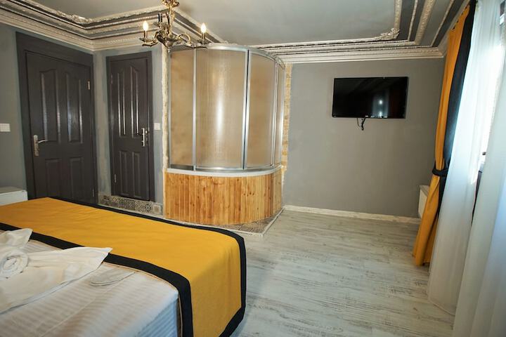 Room 9 of 34