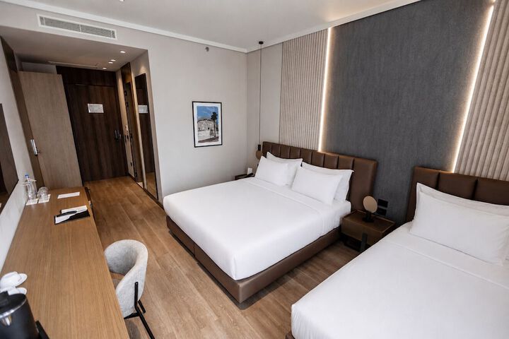 Room 73 of 176