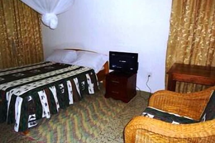Room 4 of 13