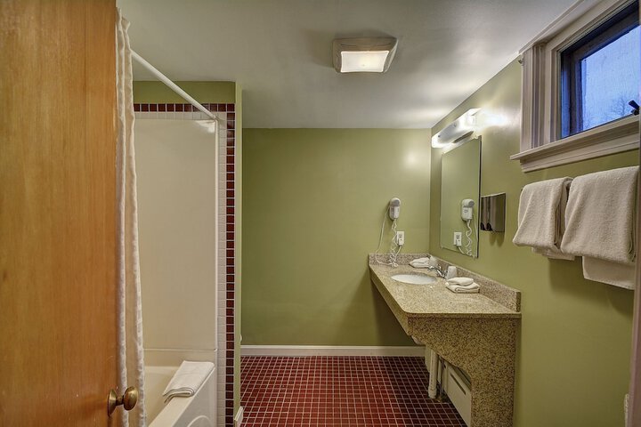 Standard Double Queen Room (1 of 4)