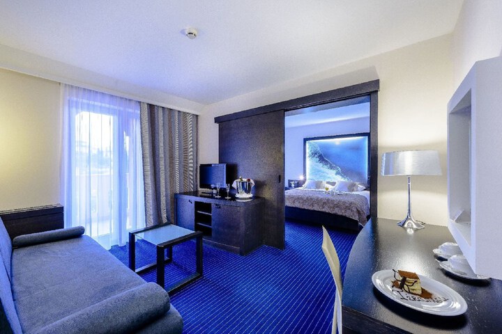 Room 44 of 152