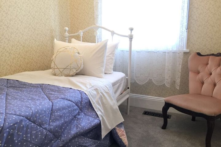 Room 2 of 16