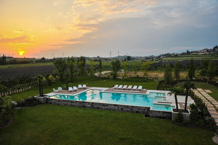 Hotel with Pool