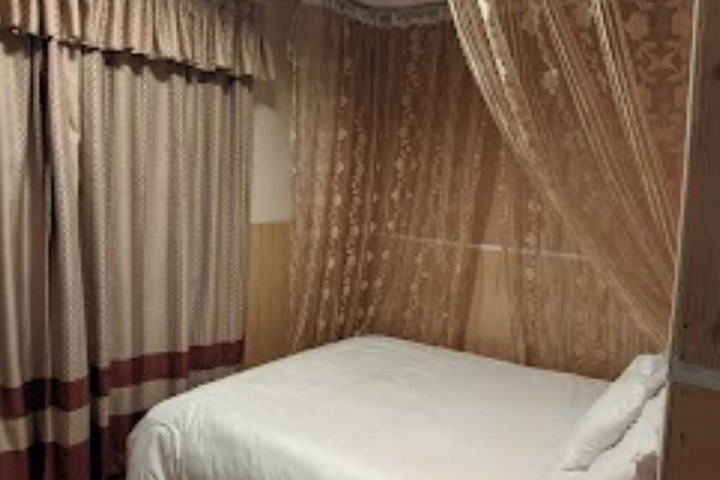 Room 6 of 19