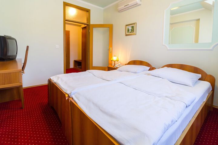 Room 13 of 41