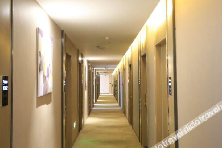 Hotel Interior 5 of 17