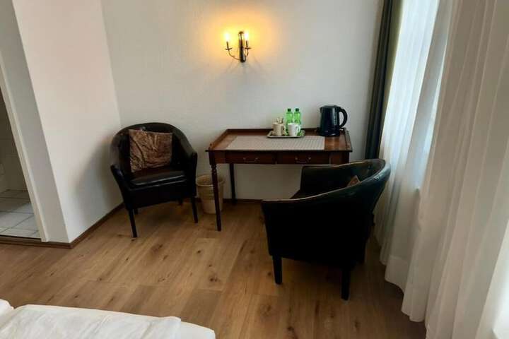 Room 4 of 66