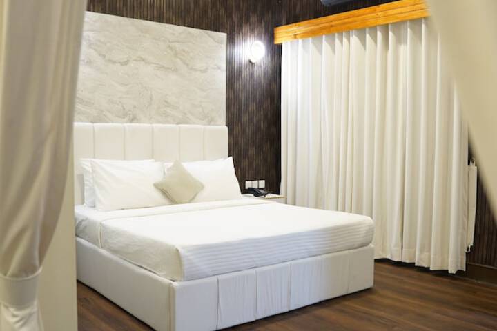 Room 25 of 84