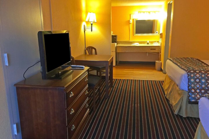 2 Queen Beds (4 of 4)