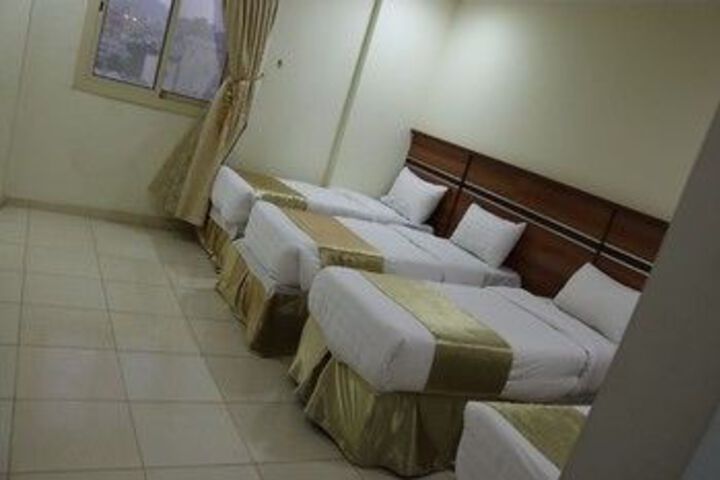 Room 11 of 32