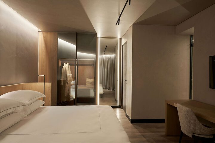 Room 44 of 103
