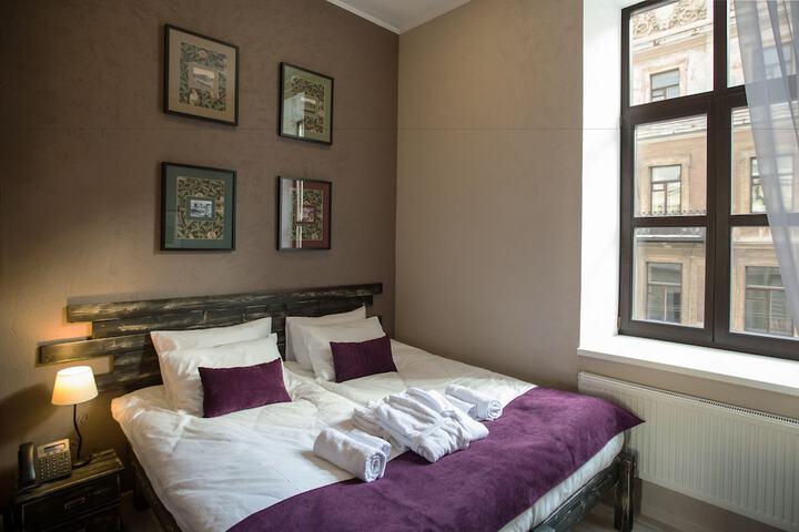 Room 4 of 48