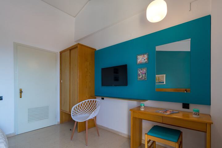 Room 11 of 52
