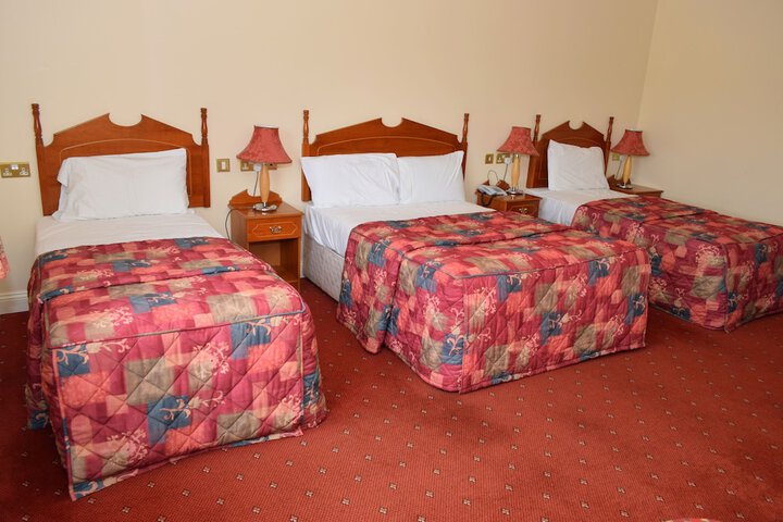 Room 10 of 28