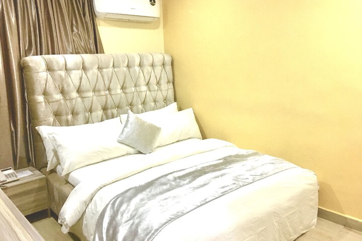 Room 6 of 38