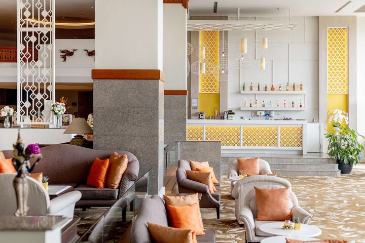 Lounge 152 of 182