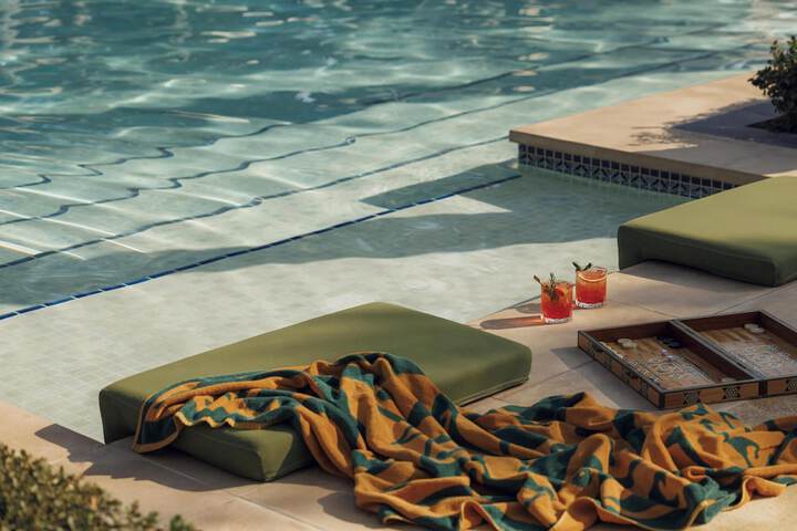 Pool 72 of 124
