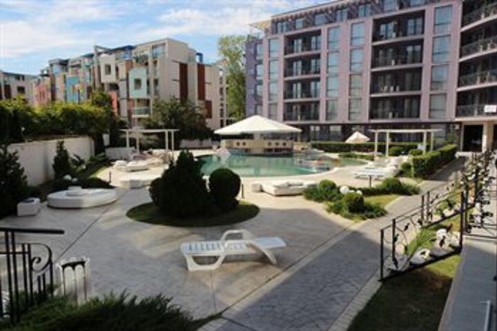 Pool 122 of 153
