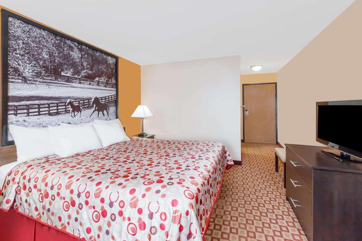 1 King Bed (2 of 6)