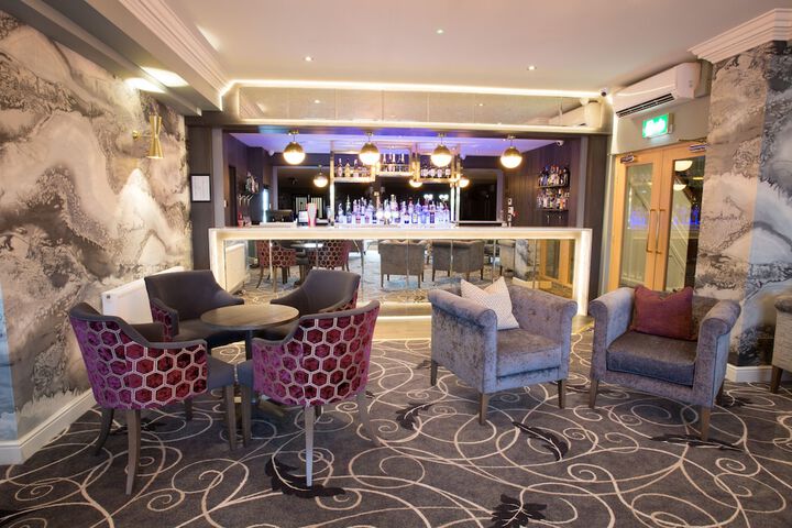 Lounge 41 of 56