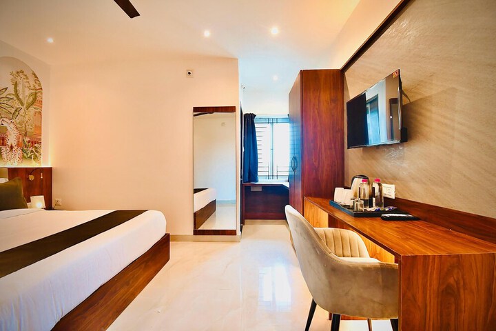 Room 7 of 18