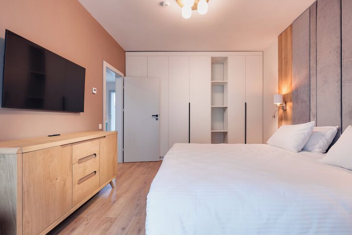 Room 5 of 14