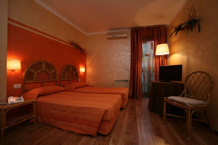 Room 13 of 20