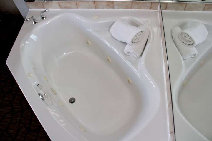 Jetted tub