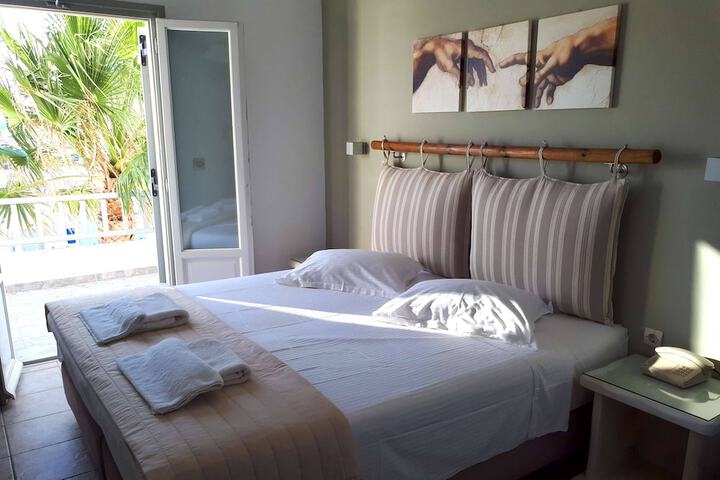 Room 4 of 94
