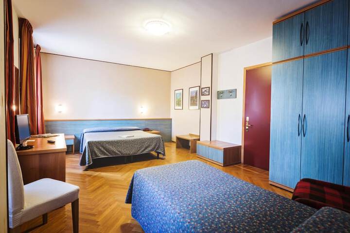 Room 16 of 37