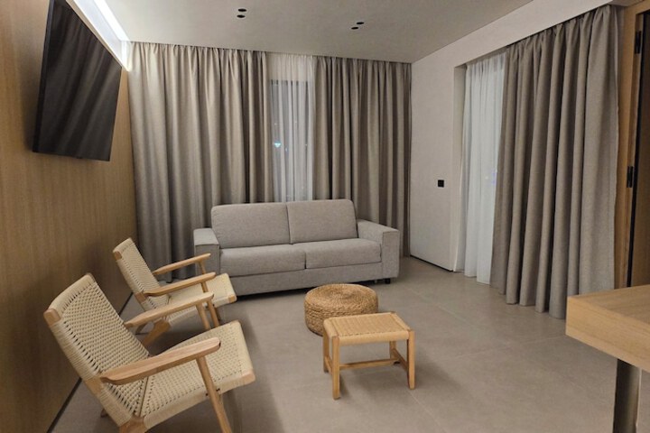 Room 35 of 91