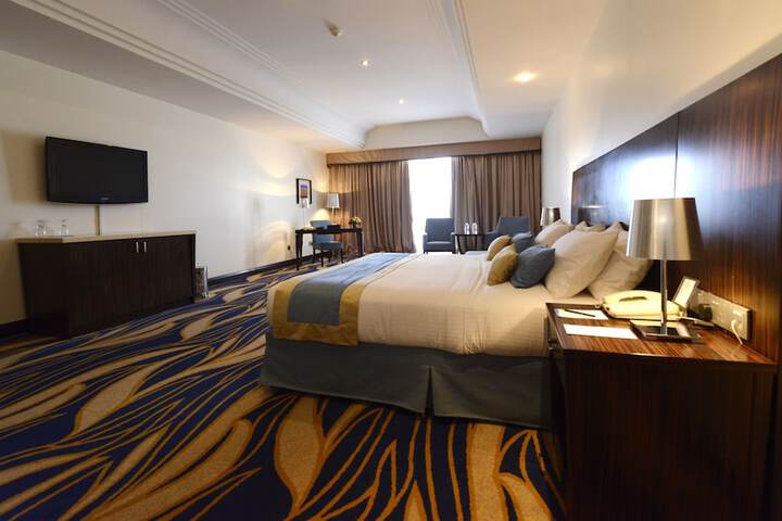 Room 4 of 74