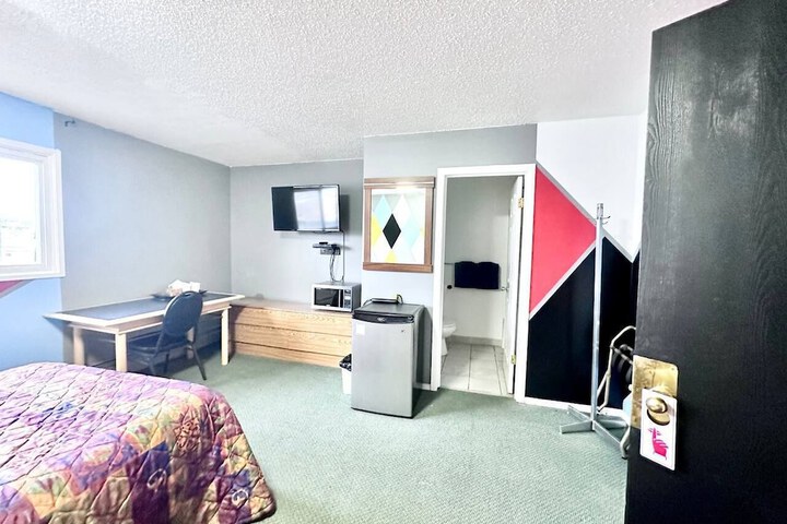 Room 6 of 15