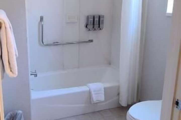 Room 13 of 27