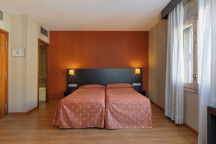 Room 4 of 65