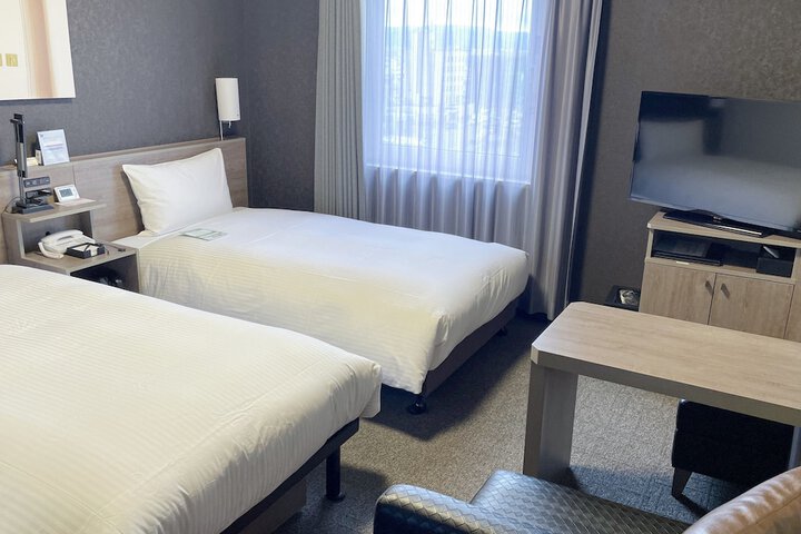 Room 13 of 27