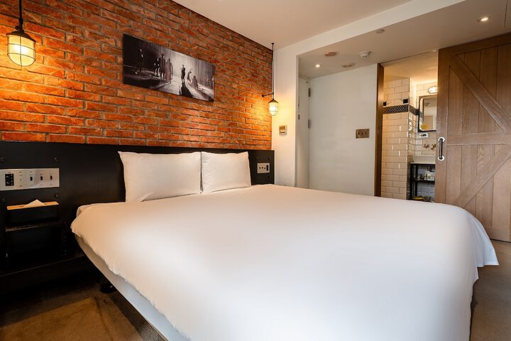 Room 9 of 55