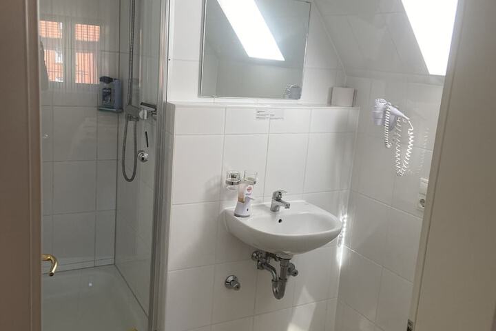 Room 16 of 23