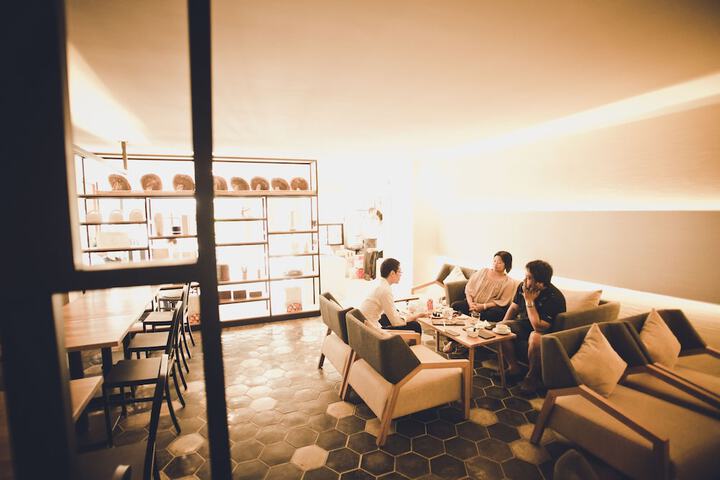 Lounge 52 of 69