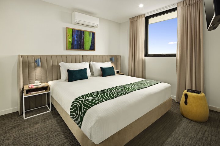 Room 9 of 32