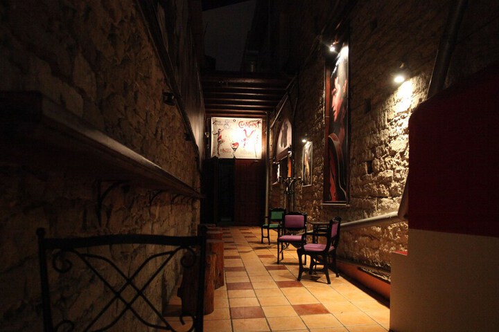 Lounge 38 of 64
