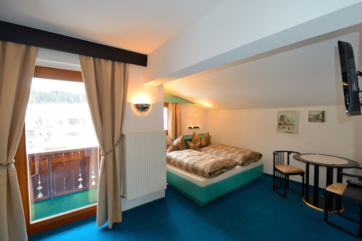 Room 7 of 34