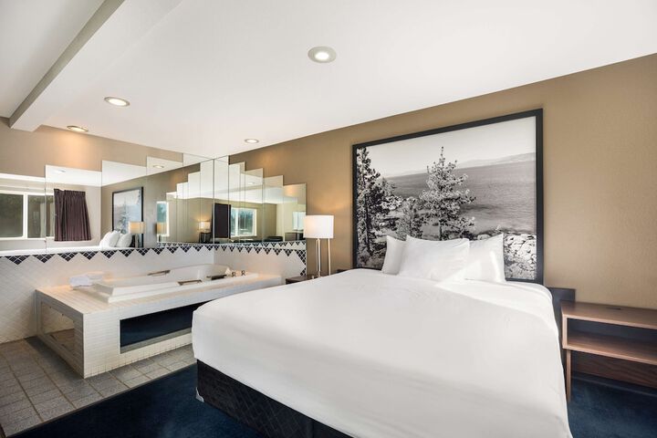 1 King Bed Suite (2 of 10)